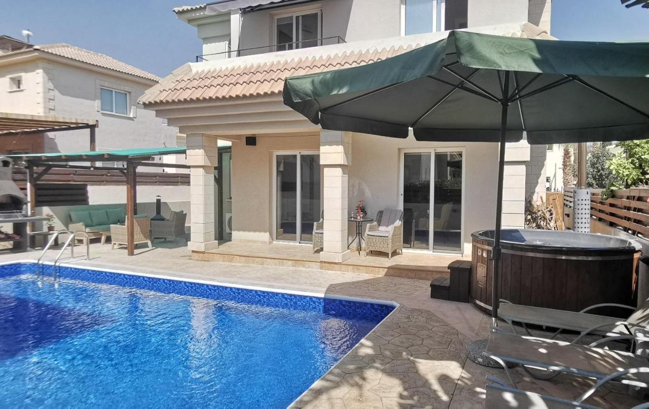 Great Villa Maria Paralimni Exterior foto
